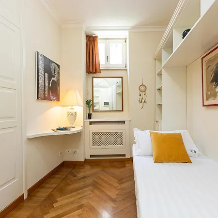 Monti Atmosphere By In Roma